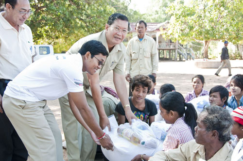 LWD distributes more food, rice seed to flood victims in Kampong Chhnang and Battambang
