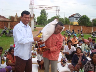 Flood victims get relief from LWF Cambodia
