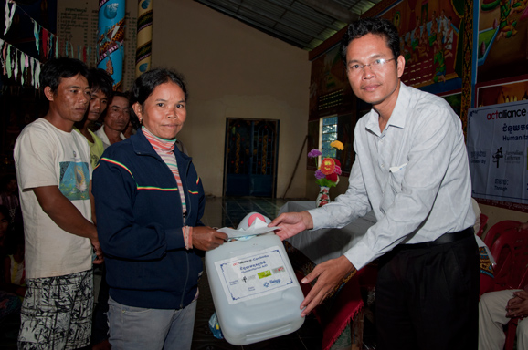 LWD donates early recovery aid to flood affected people in Battambang