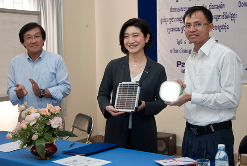 Panasonic donates solar lanterns to rural community in Cambodia
